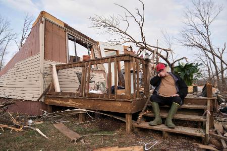 Mehr als 40 Tornados fegten durch acht Bundesstaaten.