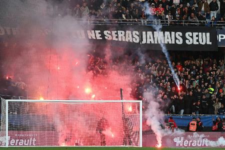 Feuer auf den Rängen: Spielabbruch in Frankreich Feuer auf den Rängen: Spielabbruch in Frankreich