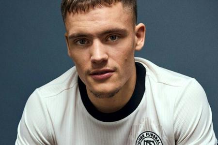 DFB-Team spielt im Jubiläumstrikot DFB-Team spielt im Jubiläumstrikot