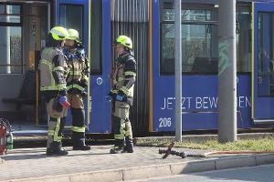 Die 46-Jährige wurde nach dem Brandanschlag am Sonntag mit lebensbedrohlichen Verletzungen in eine Klinik geflogen. 