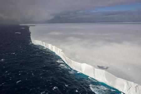  Der Eisberg mit der Bezeichnung A23a am 25. November 2024 vor der Küste der Antarktis.