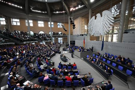 Bundestag - Sondersitzung zur Grundgesetzänderung Bundestag - Sondersitzung zur Grundgesetzänderung