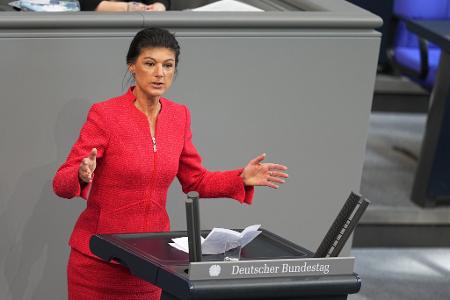 BSW-Chefin Wagenknecht warnt vor beispielloser Hochrüstung.