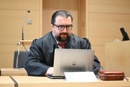 Seine Mandantin muss nun wieder ins Gefängnis, stellt ihr Anwalt Erkan Zünbül fest.