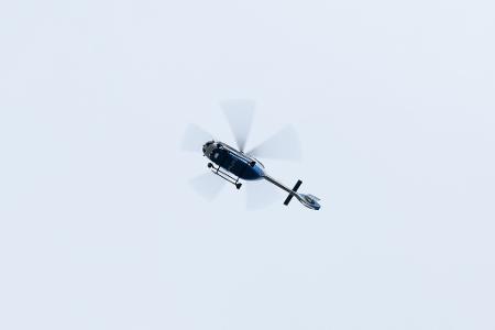 Bei der Suche nach dem Zweijährigen kam auch ein Hubschrauber zum Einsatz. (Symbolfoto) 