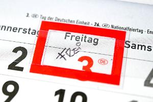 Kontroverse Debatte: Weniger Feiertage für mehr Wirtschaftswachstum? (Symbolbild)