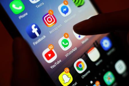 Ein übermäßiger Konsum digitaler Medien bekommt den Menschen nicht gut. Ein übermäßiger Konsum digitaler Medien bekommt den Menschen nicht gut.