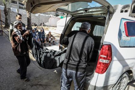 Palästinensischen Angaben zufolge gab es bei den israelischen Luftangriffen etliche Todesopfer.