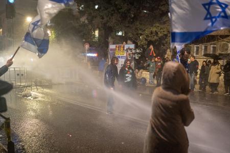 Tausende demonstrierten in Jerusalem gegen die Politik der israelischen Regierung.