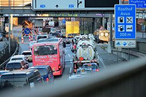 Nach der kurzfristigen Sperrung kam es im Berufsverkehr zu langen Staus.