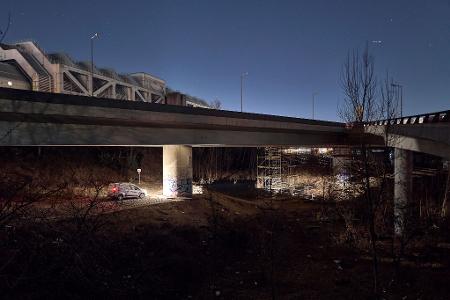 Die Autobahnbrücke ist ein wichtiger Verkehrsknoten für Berlin und das Umland.