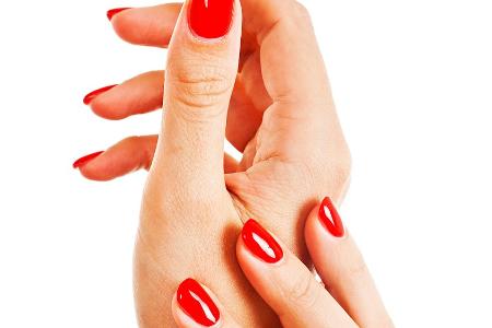 Cherry Jelly Maniküre ist der Nagel-Trend für den Frühling Cherry Jelly Maniküre ist der Nagel-Trend für den Frühling