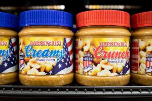 Auf die Einfuhr von US-Produkten wie Erdnussbutter sollen wieder Zusatzzölle fällig werden. (Archivbild) 