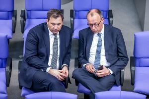 Für Lars Klingbeil (links) und Friedrich Merz (rechts) gibt es noch vieles zu verhandeln. (Archivbild)