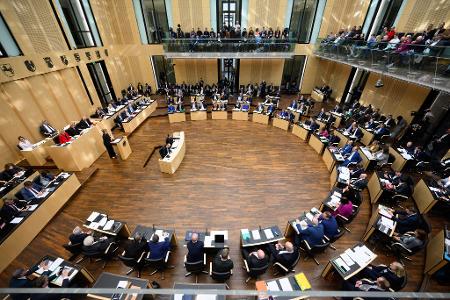Der Bundesrat stimmt der Grundgesetzänderung für das Finanzpaket zu.
