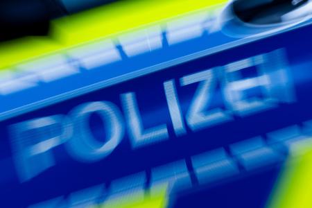 Die Polizei hat nach dem Fund einer Leiche zwei Verdächtige festgenommen. (Symbolbild) Die Polizei hat nach dem Fund einer Leiche zwei Verdächtige festgenommen. (Symbolbild)