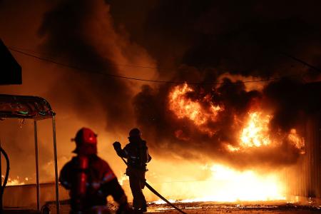 Bei den Toten und Verletzten handelt es sich um Feuerwehrleute und Regierungsbeamte. Bei den Toten und Verletzten handelt es sich um Feuerwehrleute und Regierungsbeamte.