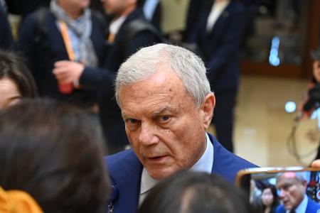 Nach Ansicht von S4-Capital-Gründer Martin Sorrell füllt China ein Vakuum, das die USA im Welthandel hinterlassen haben. Nach Ansicht von S4-Capital-Gründer Martin Sorrell füllt China ein Vakuum, das die USA im Welthandel hinterlassen haben.