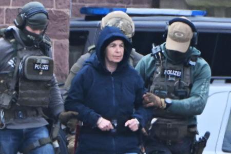 Die Staatsanwaltschaft Verden wirft der ehemaligen RAF-Terroristin Daniela Klette versuchten Mord sowie versuchten und vollendeten schweren Raub vor. (Archivfoto) Die Staatsanwaltschaft Verden wirft der ehemaligen RAF-Terroristin Daniela Klette versuchten Mord sowie versuchten und vollendeten schweren Raub vor. (Archivfoto)