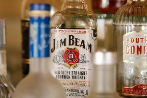 Führt die EU Vergeltungszölle auf US-Produkte wie amerikanischen Whiskey ein? Das ist eine der Fragen im aktuellen Zollkonflikt.