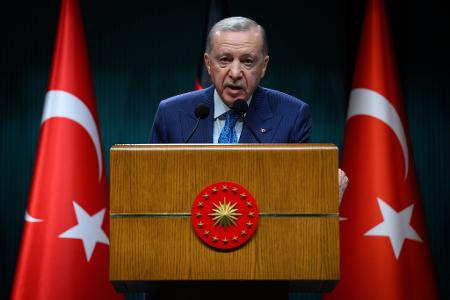 Recep Tayyip Erdogan steht seit 2003 abwechselnd als Regierungschef oder Präsident an der Staatsspitze. (Archivbild)