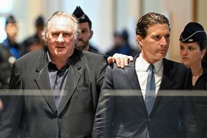 Prozess gegen Gérard Depardieu: Schauspieler im Gericht eingetroffen