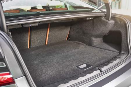 BMW 330e, Interieur