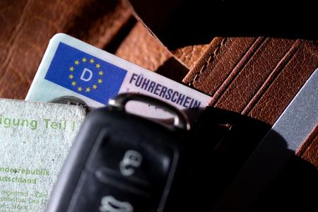 Die Regeln für die Führerscheinvergabe in der EU werden weiter aufeinander abgestimmt. (Archivbild) Die Regeln für die Führerscheinvergabe in der EU werden weiter aufeinander abgestimmt. (Archivbild)