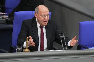 Alterspräsident Gysi leitet die Sitzung bis zur Wahl der neuen Bundestagspräsidentin.