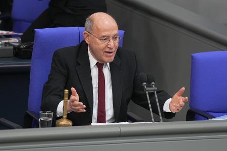 Alterspräsident Gysi leitet die Sitzung bis zur Wahl der neuen Bundestagspräsidentin.