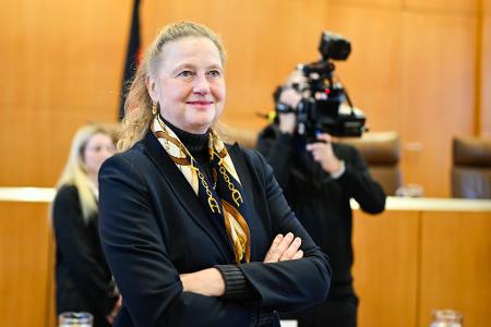 Finanzstaatssekretärin Hölscher hatte den Soli verteidigt. 