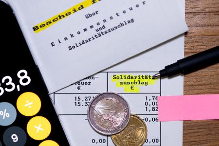 Für 90 Prozent der Steuerpflichtigen wurde der Soli Ende 2020 bereits abgeschafft. (Symbolbild)