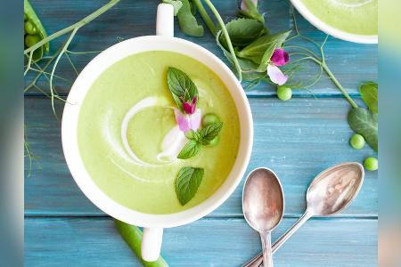 Leicht und lecker: Cremige Lauchsuppe mit Erbsen Leicht und lecker: Cremige Lauchsuppe mit Erbsen