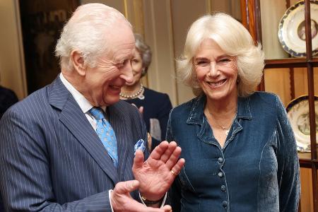 Dafür applaudiert König Charles seiner Camilla Dafür applaudiert König Charles seiner Camilla