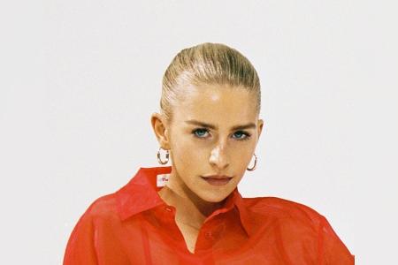 Retro-Trend: Caro Daur liebt die furchtlose Mode der 80er und 90er Retro-Trend: Caro Daur liebt die furchtlose Mode der 80er und 90er