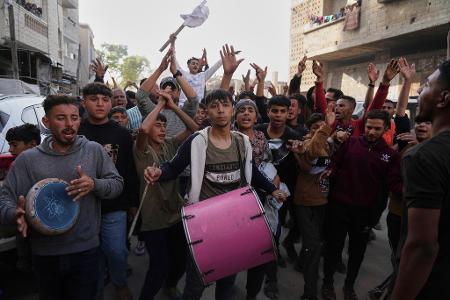 Immer mehr Palästinenser protestieren im Gazastreifen gegen den Krieg. 