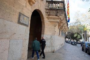 Ein Deutscher hat sich auf Mallorca in einem Prozess um die Ermordung eines Landsmanns für schuldig bekannt. Er wurde zu 18 Jahren Gefängnis und zur Zahlung einer Entschädigung in Höhe von 500.000 Euro an die Familie des Opfers verurteilt. 