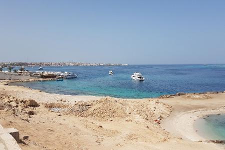 Vor dem Urlaubsort Hurghada ist ein Urlauber-Boot gesunken. (Archivbild) Vor dem Urlaubsort Hurghada ist ein Urlauber-Boot gesunken. (Archivbild)