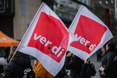 Verdi verhandelt im Tarifstreit für mehr als 2,5 Millionen Beschäftigte im öffentlichen Dienst von Bund und Kommunen. (Archivbild)