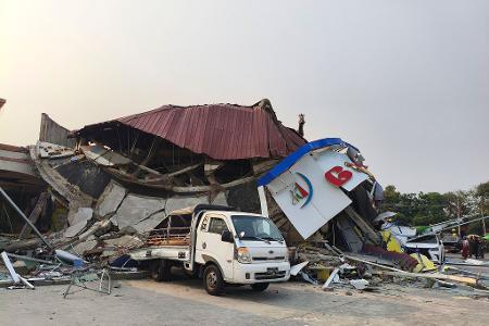 In Myanmar sind viele Gebäude schwer beschädigt worden. 