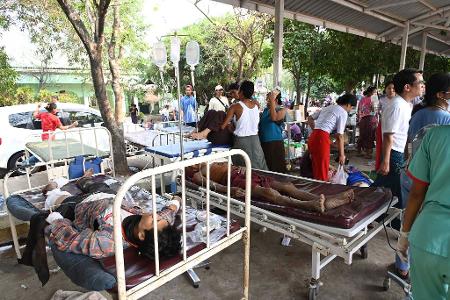 Hunderte Menschen wurden in Myanmar verletzt, viele werden noch unter Trümmern vermutet. 