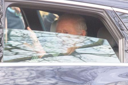 König Charles erstmals seit Krankenhaus-Aufenthalt gesichtet König Charles erstmals seit Krankenhaus-Aufenthalt gesichtet
