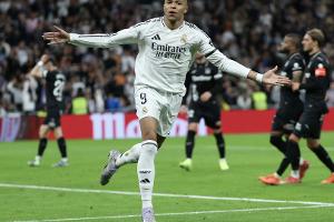 Mbappé-Doppelpack: Real zieht mit Barcelona gleich