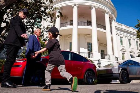 Donald Trump kauft Tesla Model S Donald Trump kauft Tesla Model S