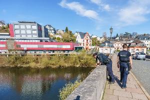Einsatzkräfte suchen auch am Wochenende nach dem kleinen Jungen.