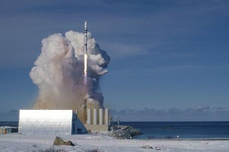 Nach wetterbedingter Verzögerung ist die deutsche Spectrum-Rakete in Norwegen gestartet. Der Flug dauerte etwa eine halbe Minute. Nach wetterbedingter Verzögerung ist die deutsche Spectrum-Rakete in Norwegen gestartet. Der Flug dauerte etwa eine halbe Minute.