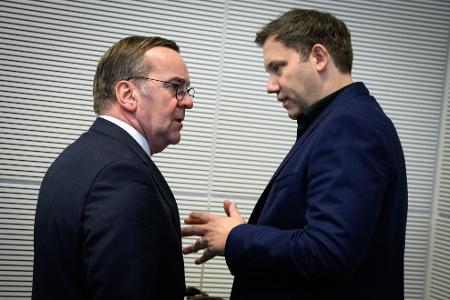 Haben Klingbeil und Pistorius beide Platz im Kabinett? (Archivbild) Haben Klingbeil und Pistorius beide Platz im Kabinett? (Archivbild)