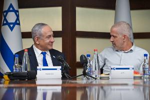 Israels Regierungschef Netanjahu hat nach der beschlossenen Entlassung des Inlandsgeheimdienstchefs Bar einen Nachfolger bestimmt. 