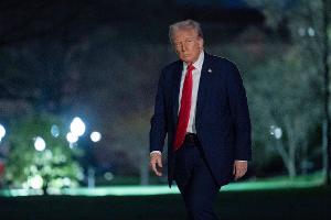 An Bord der Air Force One sagte Trump, die geplanten Zölle würden alle Länder treffen.