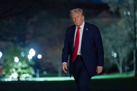 An Bord der Air Force One sagte Trump, die geplanten Zölle würden alle Länder treffen.
